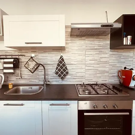 Dorothy House Lascari