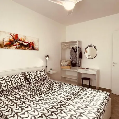 Dorothy House * Lascari
