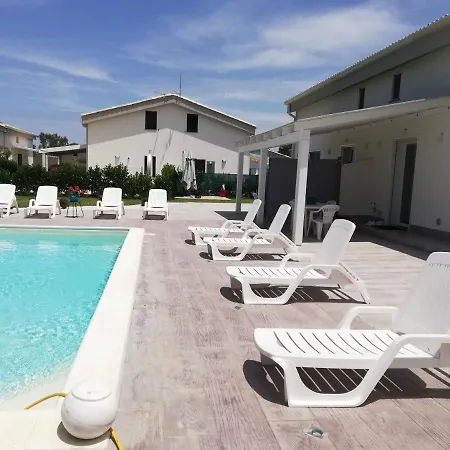 Dorothy House * Lascari